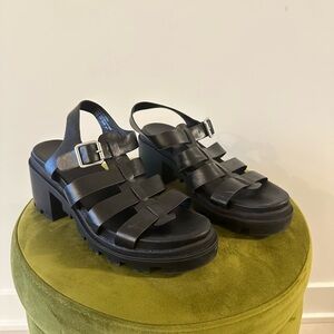 Urban Outfitters Black Chunky Lug-Heel Fisherman Sandals